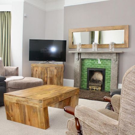 Tidesreach Filey, Sleeps 13, Close To Beach Exteriér fotografie
