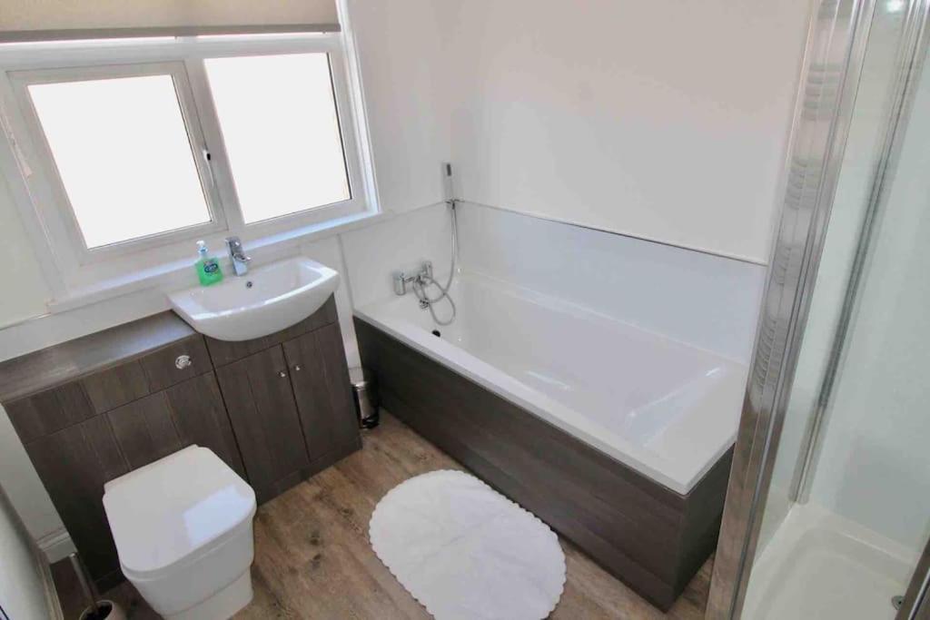 Tidesreach Filey, Sleeps 13, Close To Beach Exteriér fotografie