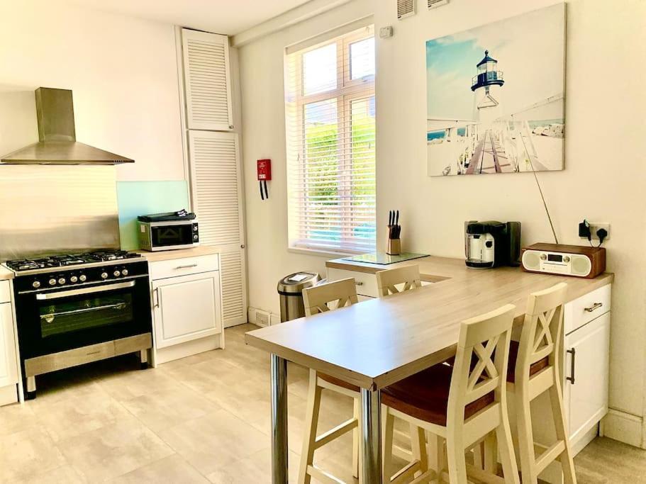 Tidesreach Filey, Sleeps 13, Close To Beach Exteriér fotografie
